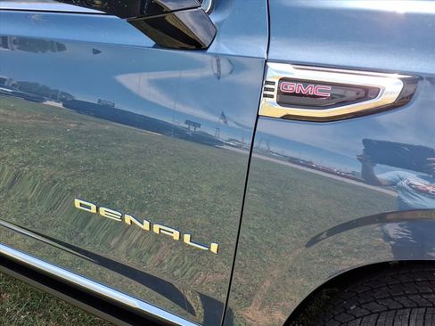 New 2026 GMC Yukon XL Denali w/ Denali Reserve Package AWD/4WD image 10