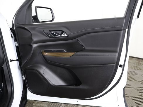 Used 2023 GMC Acadia SLE w/ Driver Convenience Package image 25