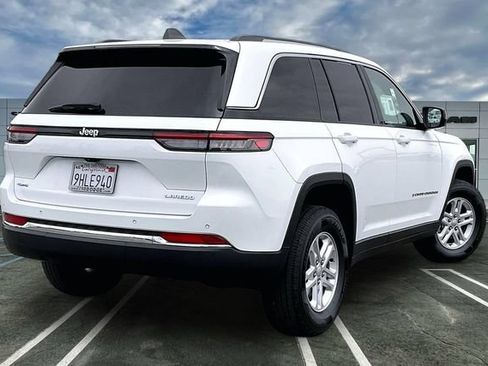 Used 2023 Jeep Grand Cherokee Laredo AWD/4WD image 13