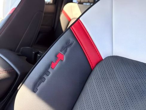 Used 2024 GMC Canyon AT4X AWD/4WD image 17