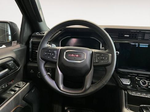 Used 2025 GMC Sierra 1500 AT4 w/ AT4 Premium Package AWD/4WD image 10