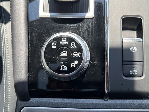Used 2023 Mitsubishi Outlander SE AWD/4WD image 16