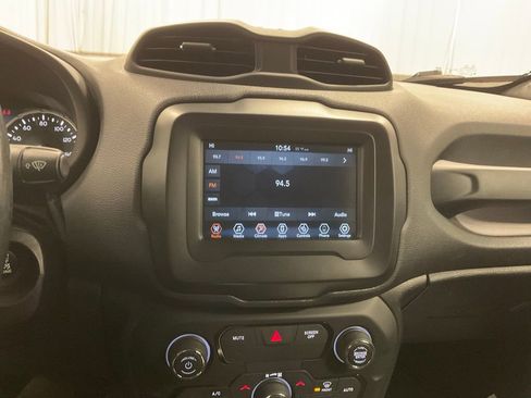 Used 2019 Jeep Renegade Trailhawk w/ Cold Weather Group II image 7
