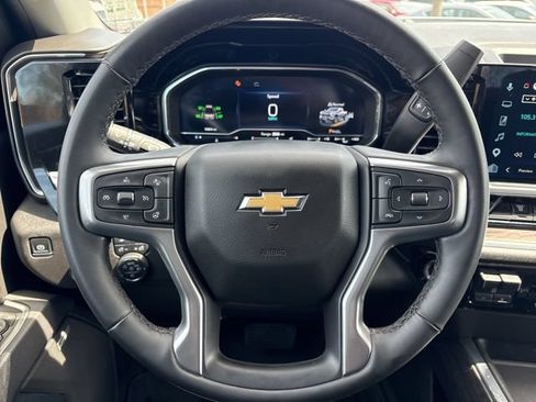 Used 2025 Chevrolet Silverado 2500 LTZ w/ LTZ Convenience Package AWD/4WD image 5