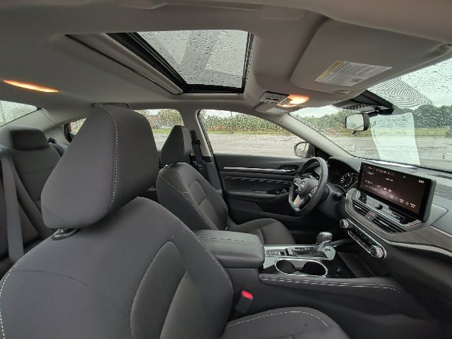 Used 2023 Nissan Altima 2.5 SV w/ SV Premium Package FWD image 4