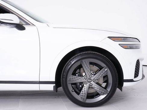Used 2024 Genesis GV70 3.5T Sport w/ Sport Prestige Package image 17