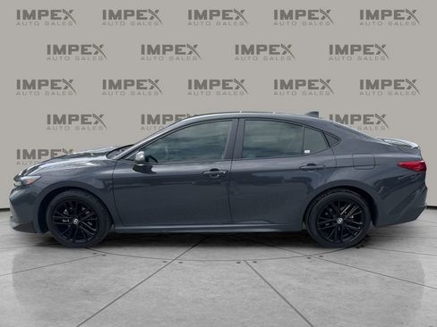 Used 2025 Toyota Camry SE AWD/4WD image 2