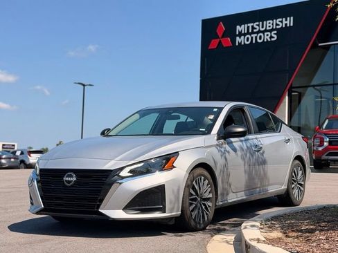 Used 2024 Nissan Altima 2.5 SV FWD image 8