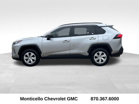 Used 2020 Toyota RAV4 LE image 6