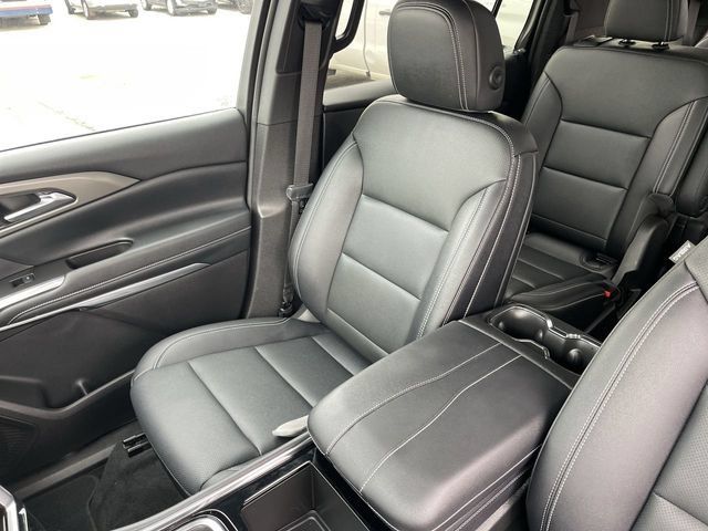 Used 2025 Chevrolet Traverse LT w/ Driver Confidence Package FWD image 25