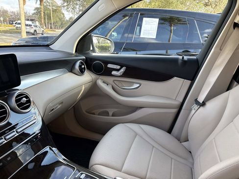 Used 2022 Mercedes-Benz GLC 300 image 23