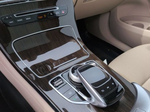 Used 2019 Mercedes-Benz GLC 300 4MATIC image 21