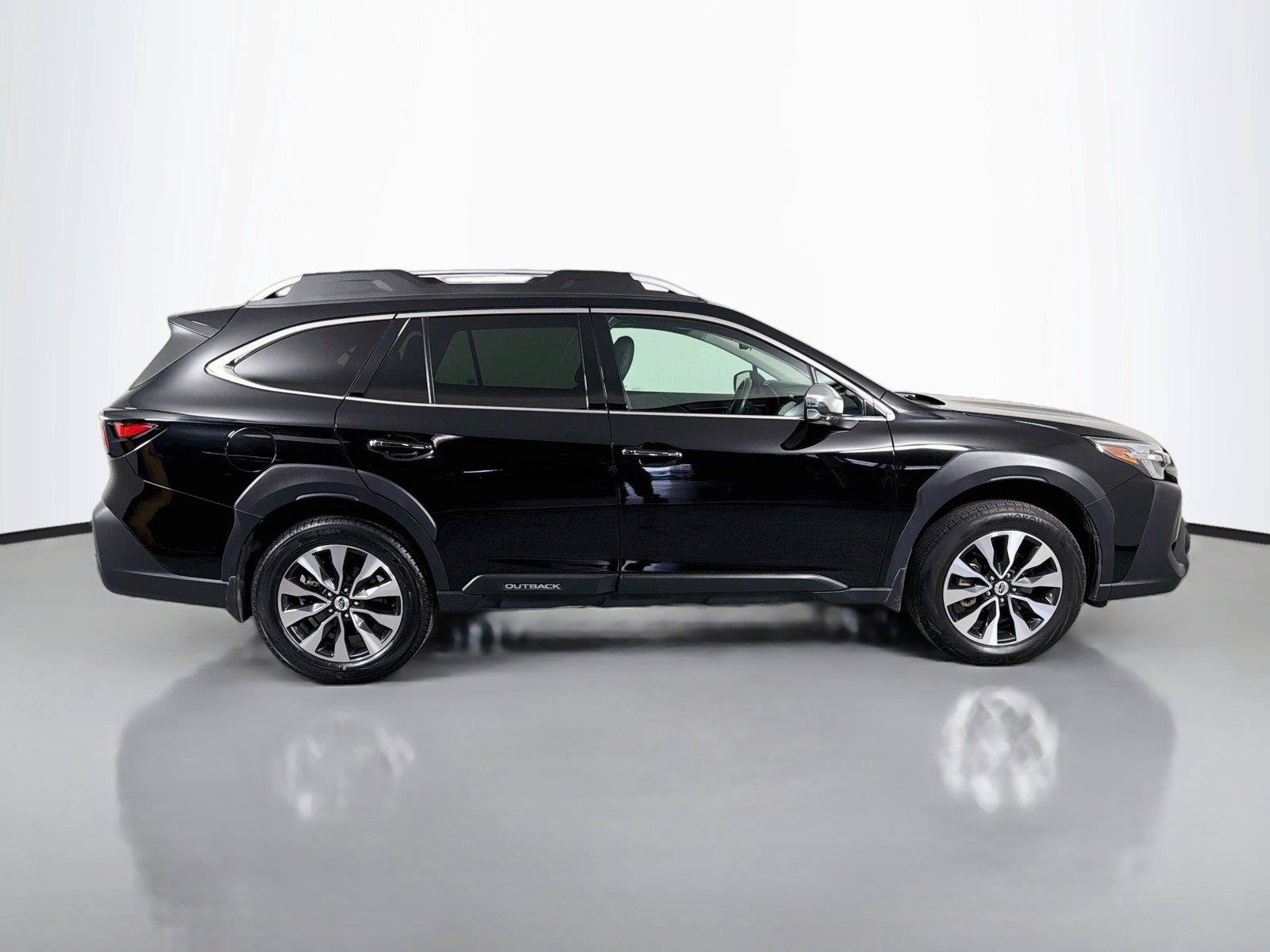 Used 2024 Subaru Outback Touring AWD/4WD image 4