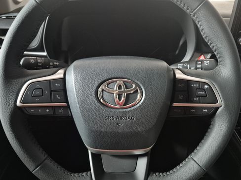 New 2026 Toyota Sienna XLE FWD image 18