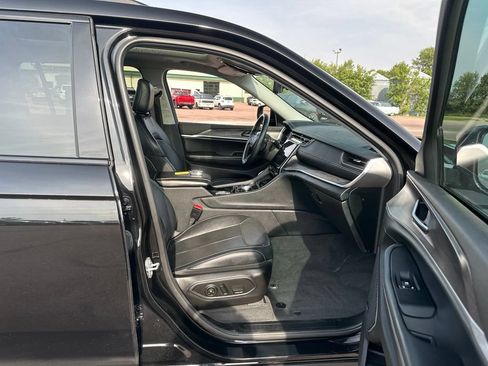 Used 2022 Jeep Grand Cherokee L Limited w/ Luxury Tech Group II AWD/4WD image 31
