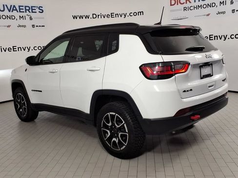 Used 2025 Jeep Compass Trailhawk w/ Trailhawk Elite Group AWD/4WD image 6