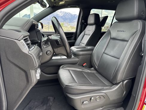Used 2024 GMC Yukon Denali w/ Advanced Technology Package AWD/4WD image 19