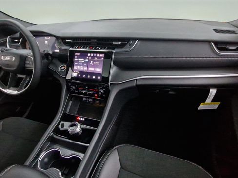 New 2025 Jeep Grand Cherokee L Altitude image 27