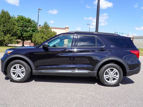 Used 2024 Ford Explorer XLT AWD/4WD image 7