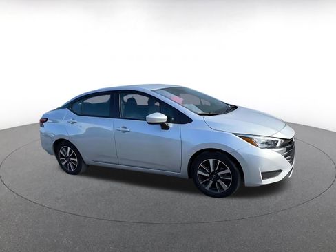 Used 2025 Nissan Versa SV image 2