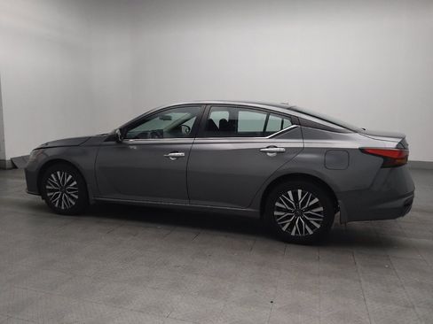 Used 2023 Nissan Altima 2.5 SV w/ SV Premium Package AWD/4WD image 3