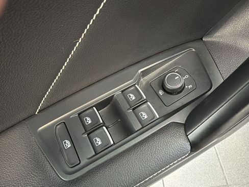 Used 2023 Volkswagen Tiguan SE R-Line FWD image 13