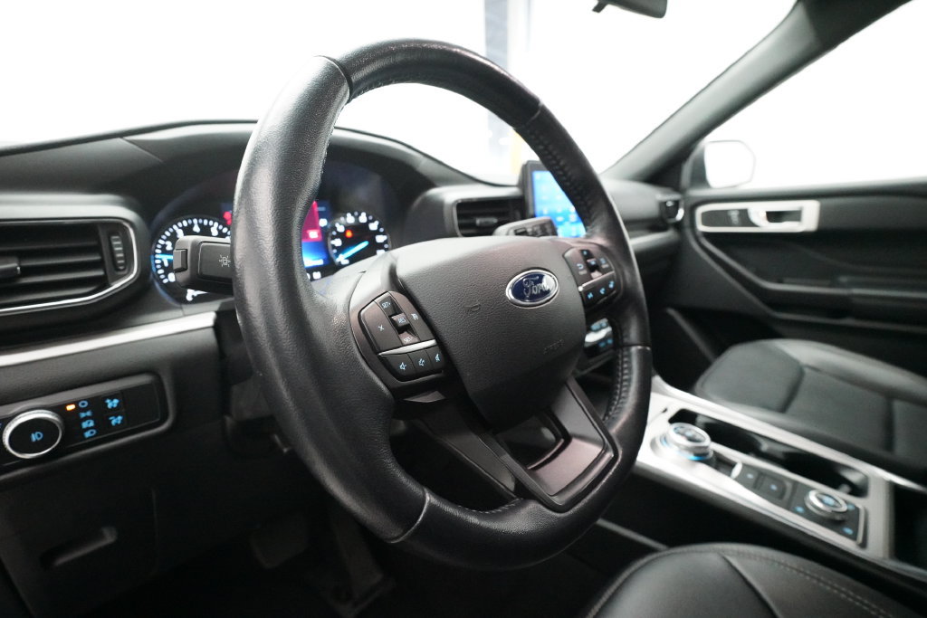 Used 2020 Ford Explorer XLT w/ Equipment Group 202A AWD/4WD image 8