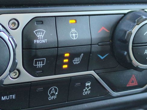 Used 2021 Jeep Wrangler Unlimited Sahara image 36