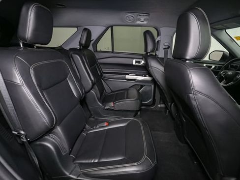 Used 2023 Ford Explorer XLT w/ Equipment Group 202A AWD/4WD image 19