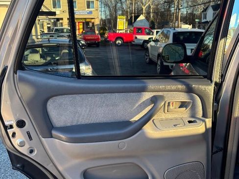 Used 2005 Toyota Sequoia SR5 image 17