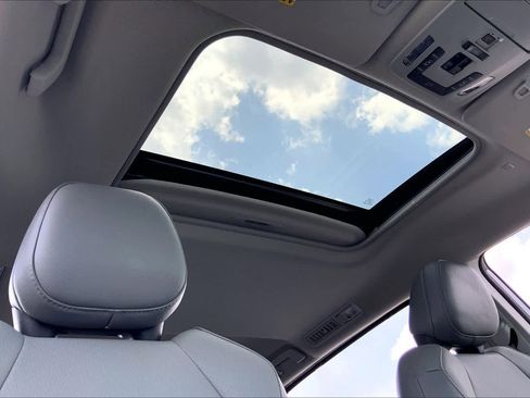 Used 2022 Toyota Sienna XLE FWD image 14