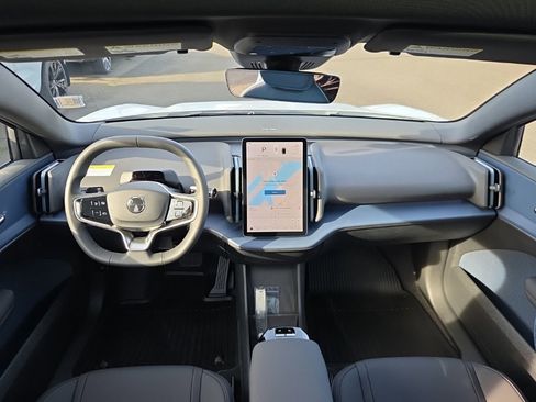 New 2026 Volvo EX30 Plus w/ Protection Package Premier image 5