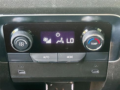 Used 2025 Chevrolet Suburban Z71 AWD/4WD image 26