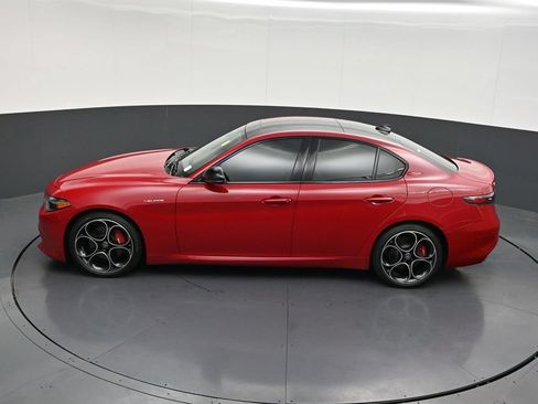 Used 2025 Alfa Romeo Giulia w/ Veloce Package Rwd image 17