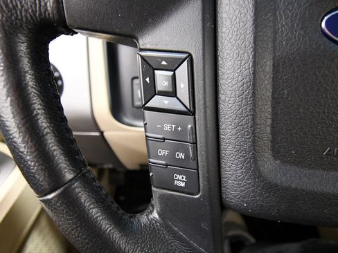 Used 2017 Ford Expedition XLT w/ Equipment Group 202A AWD/4WD image 20