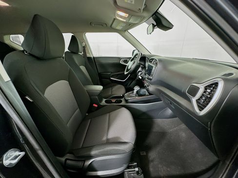 Used 2025 Kia Soul LX w/ LX Technology Package image 29