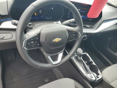 Used 2025 Chevrolet Trax LT w/ Driver Confidence Package FWD image 12