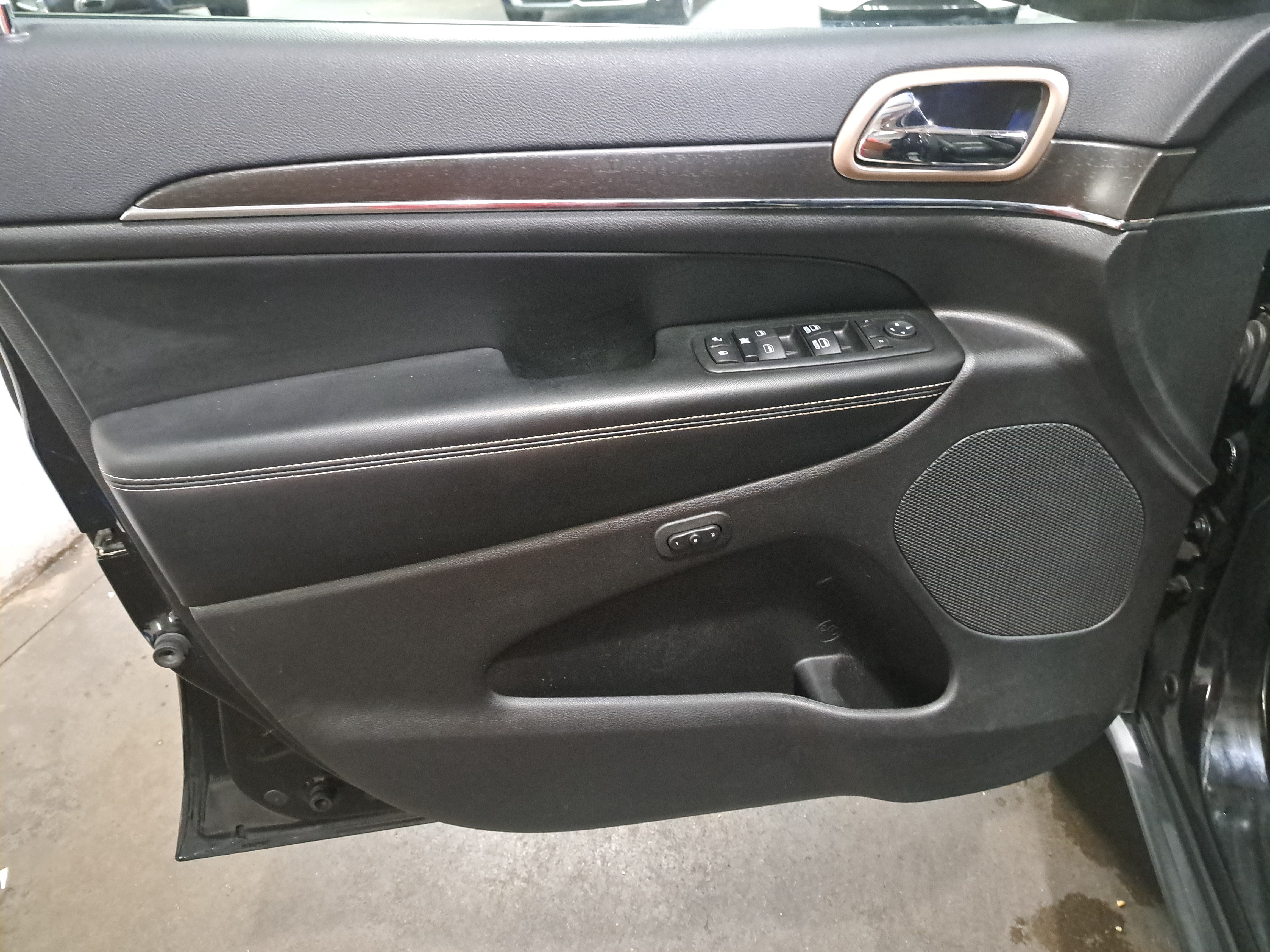 Used 2017 Jeep Grand Cherokee Limited RWD image 27