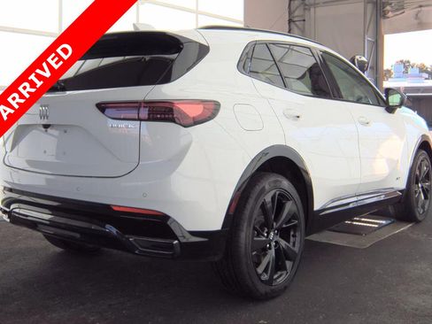 Used 2024 Buick Envision Sport Touring image 4