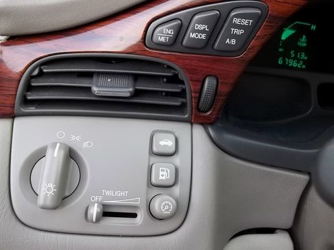 Used 2004 Cadillac De Ville Base 4dr Sedan image 16