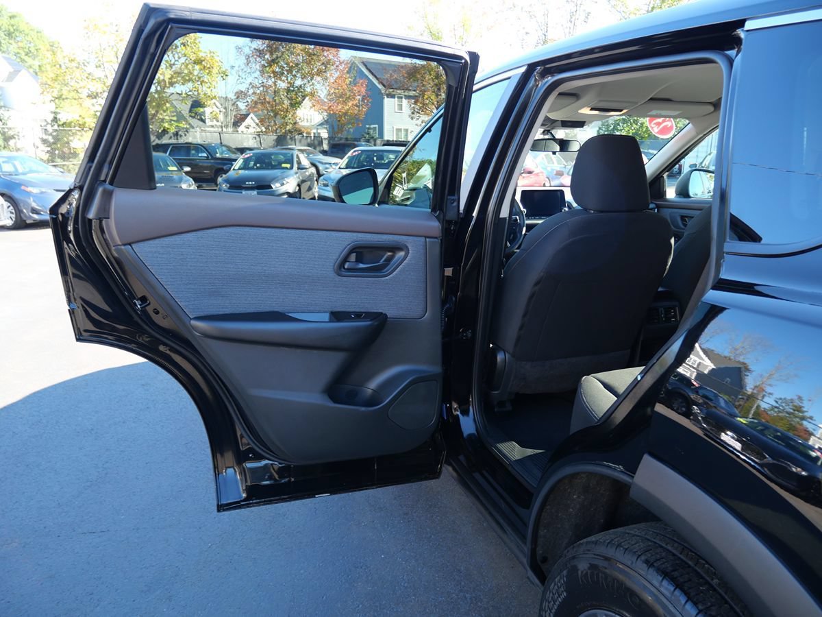 Used 2023 Nissan Rogue S AWD/4WD image 25