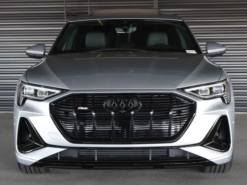 Used 2023 Audi e-tron Premium w/ Convenience Plus Package AWD/4WD image 14