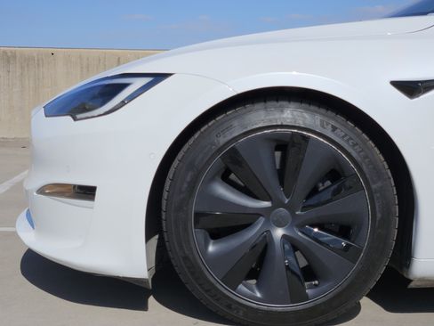 Used 2022 Tesla Model S image 13