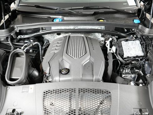 New 2026 Porsche Macan image 38