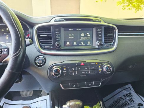 Used 2017 Kia Sorento EX FWD image 18