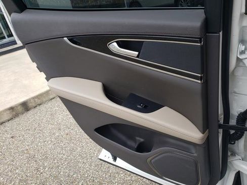 Used 2022 Lincoln Nautilus Reserve image 13