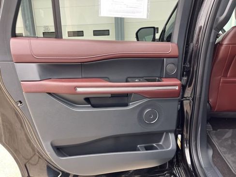 Used 2022 Ford Expedition Max Limited image 25