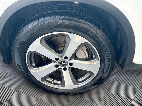 Used 2018 Mercedes-Benz GLC 300 4MATIC w/ Multimedia Package image 34
