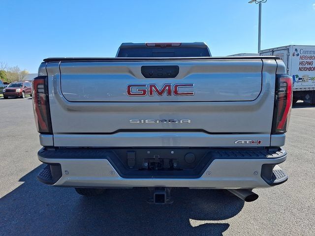 Used 2024 GMC Sierra 2500 AT4 w/ AT4 Premium Plus Package AWD/4WD image 9
