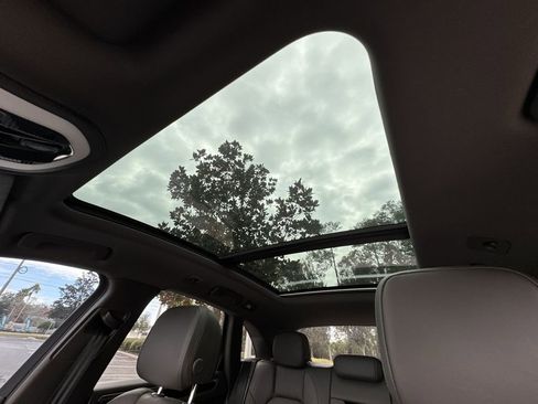 Used 2023 Porsche Macan image 26